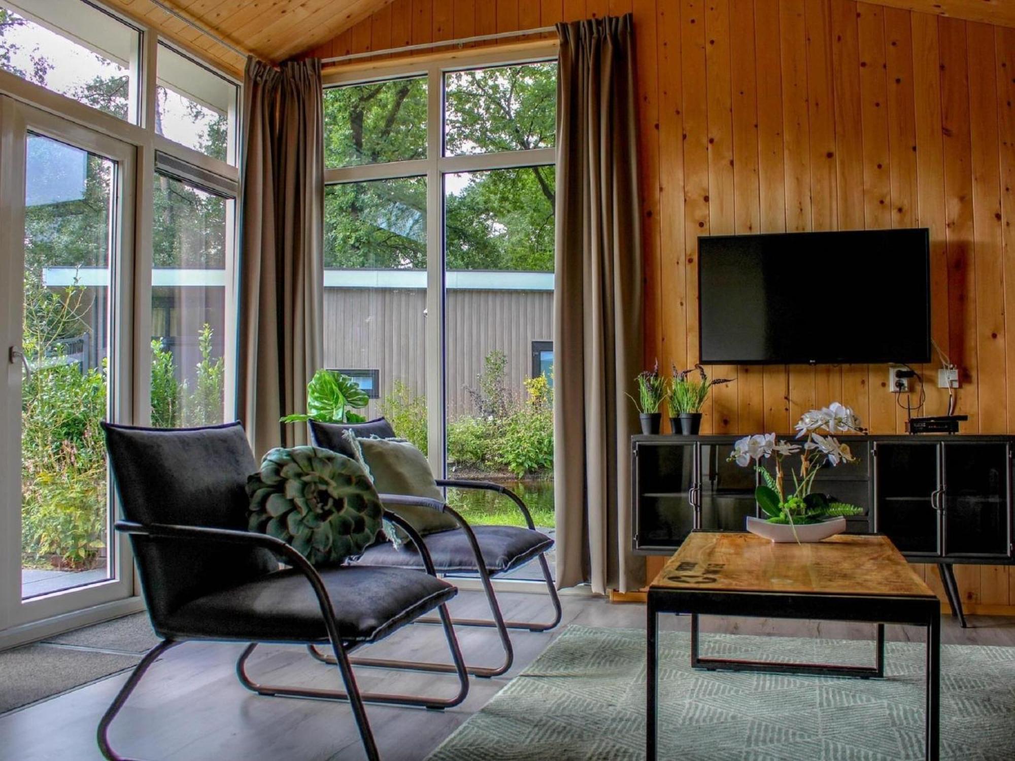 Comfortable Chalet With Combination Microwave Near The Veluwe Hoenderloo Esterno foto