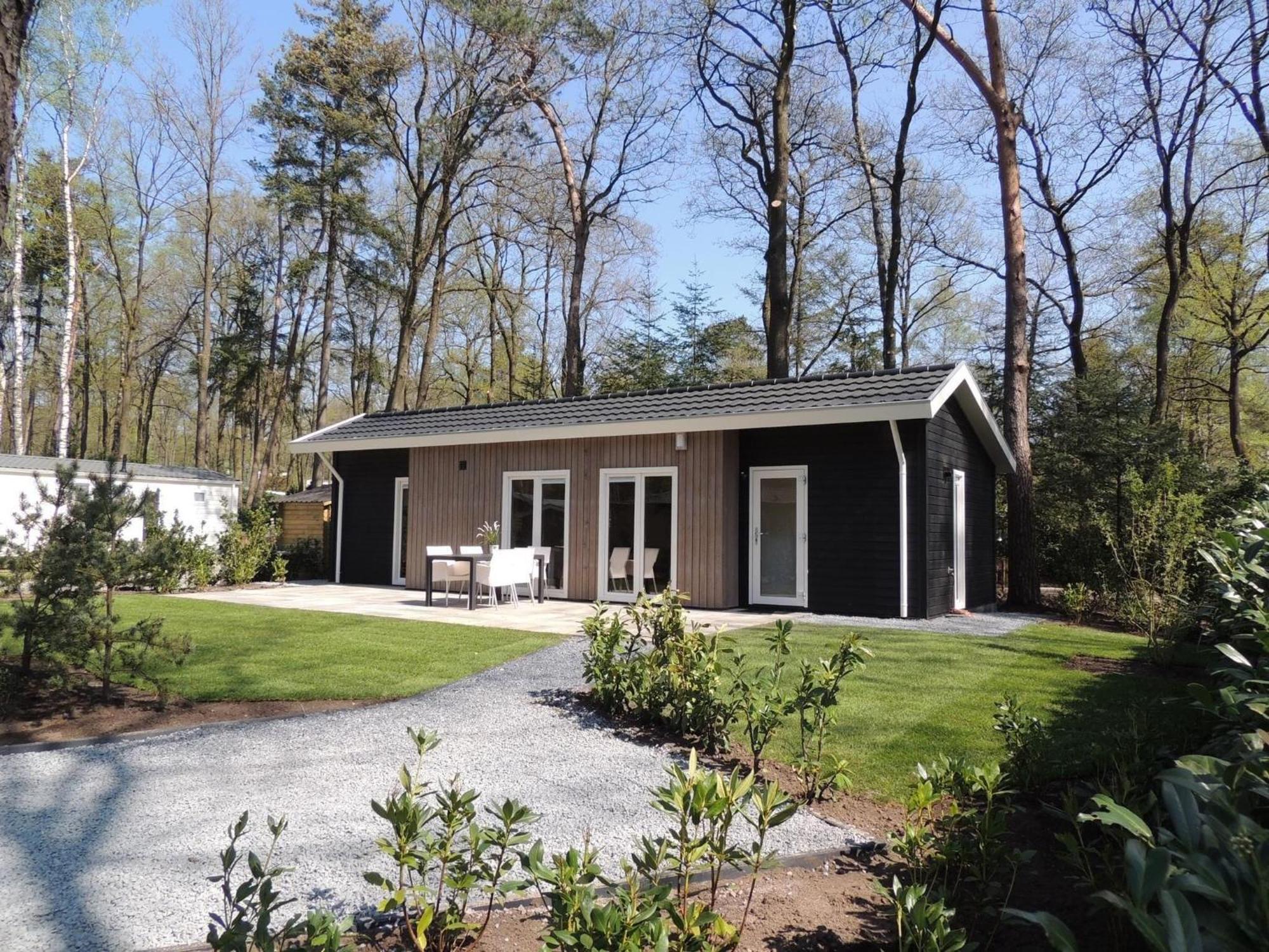 Comfortable Chalet With Combination Microwave Near The Veluwe Hoenderloo Esterno foto