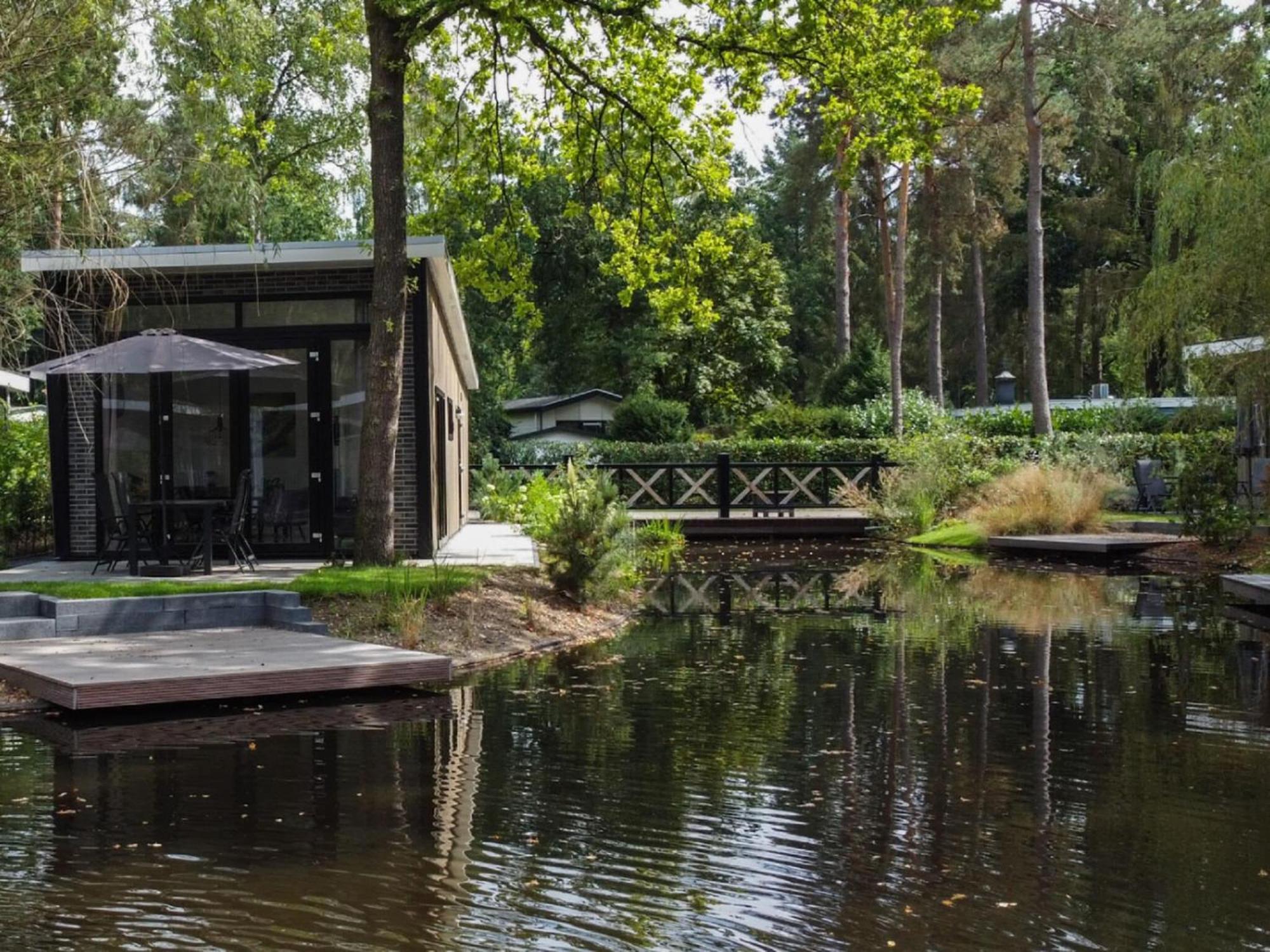Comfortable Chalet With Combination Microwave Near The Veluwe Hoenderloo Esterno foto