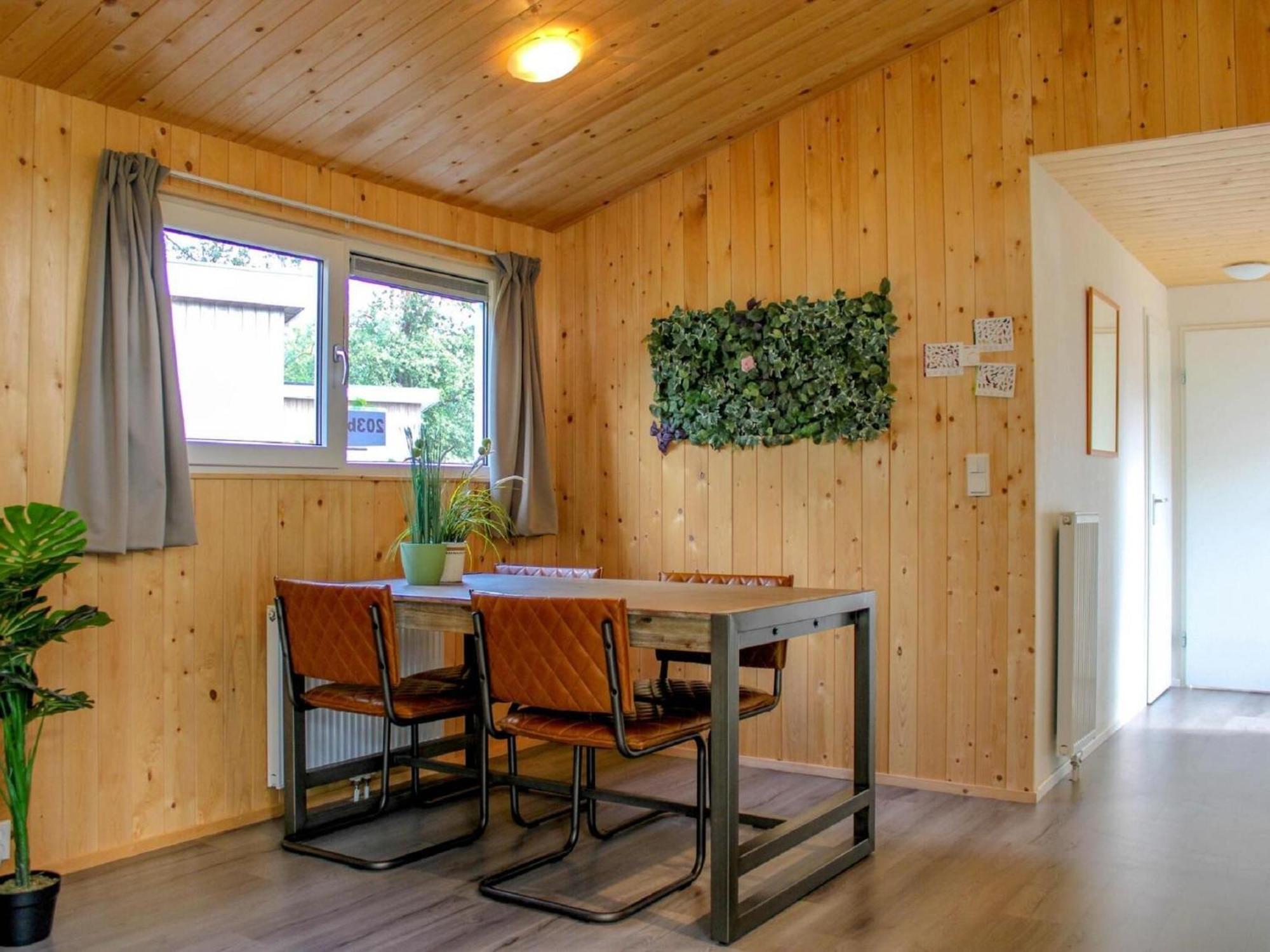 Comfortable Chalet With Combination Microwave Near The Veluwe Hoenderloo Esterno foto