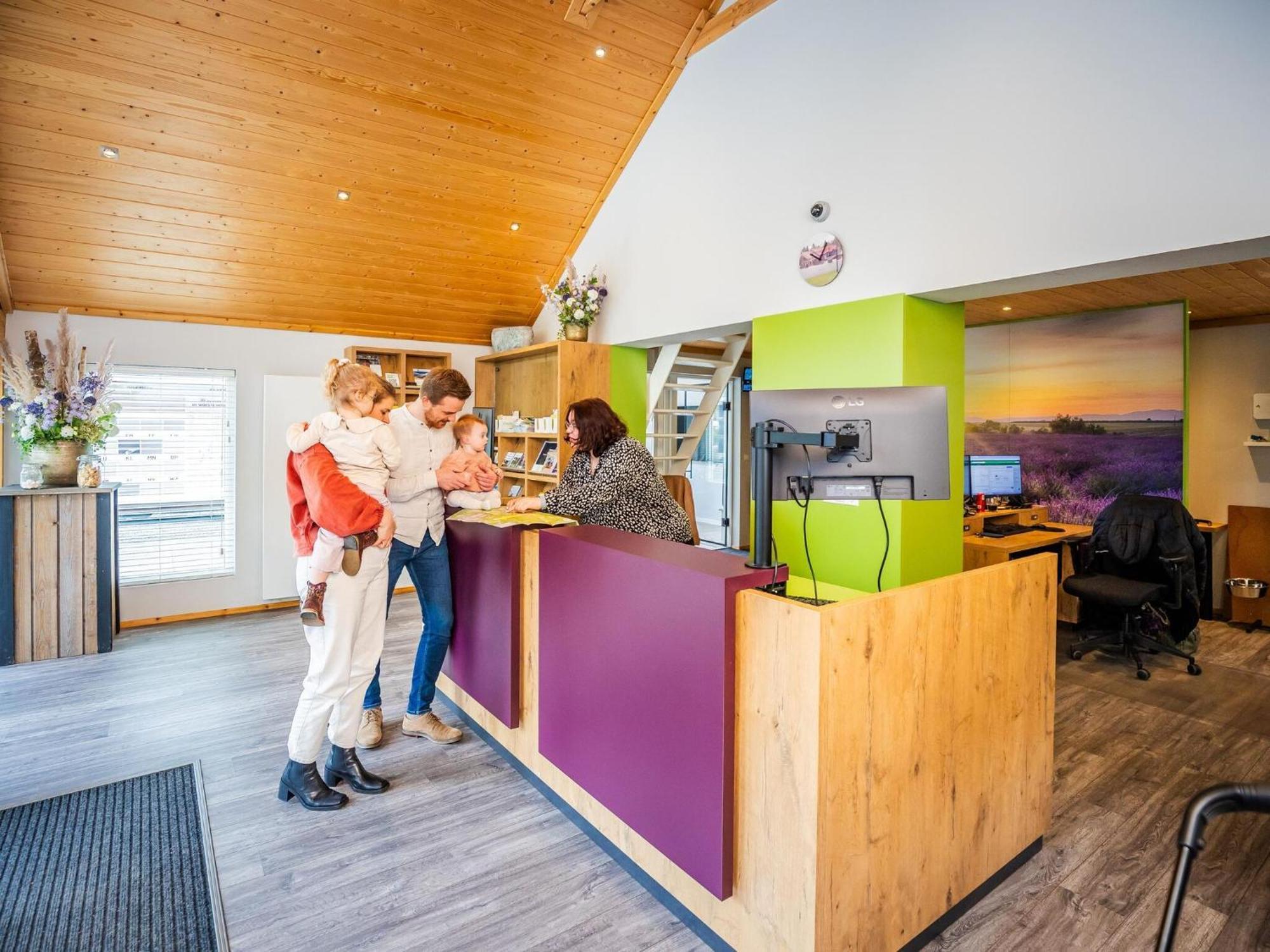 Comfortable Chalet With Combination Microwave Near The Veluwe Hoenderloo Esterno foto