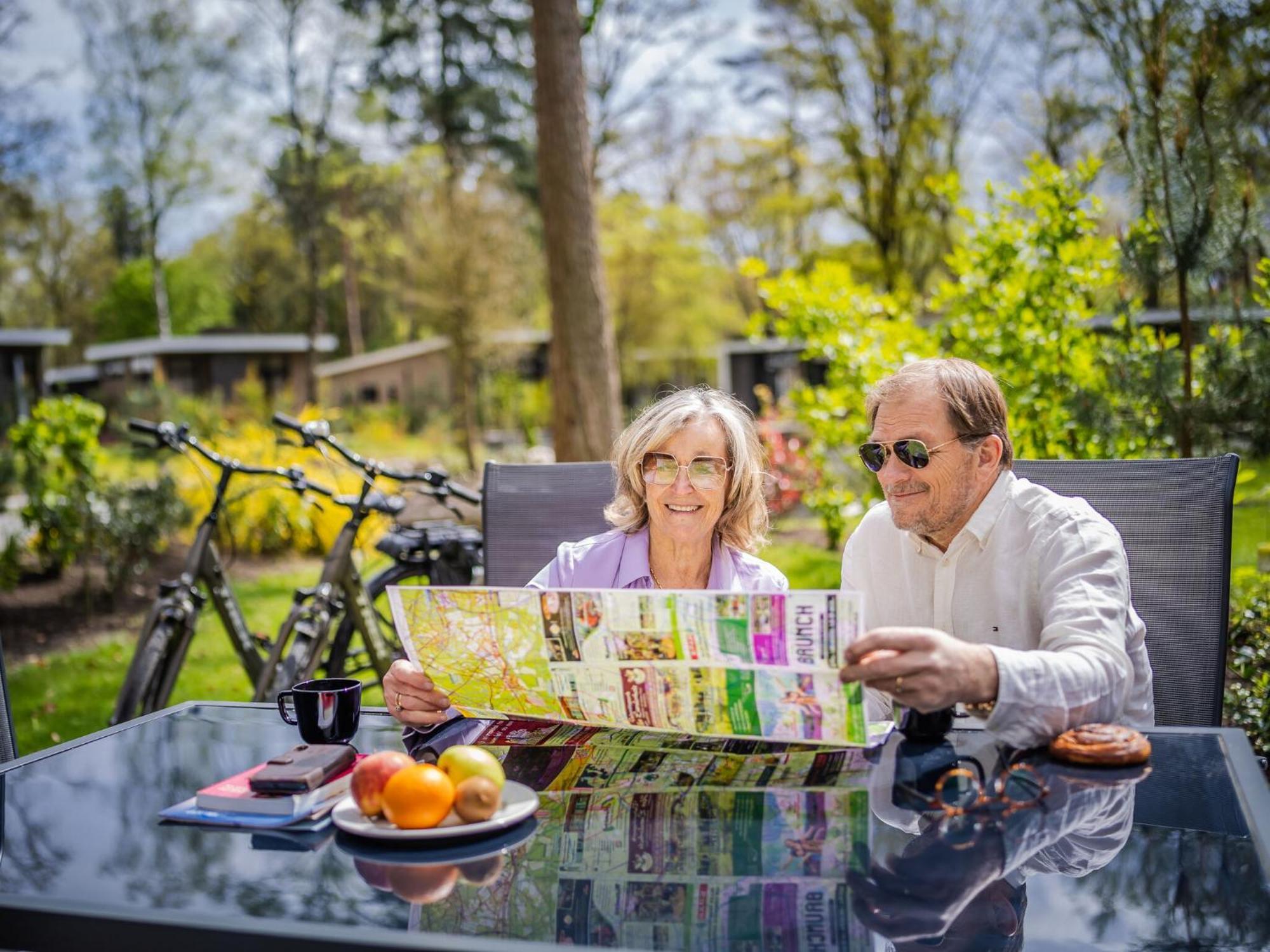 Comfortable Chalet With Combination Microwave Near The Veluwe Hoenderloo Esterno foto